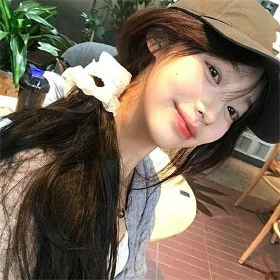 微笑的苹吉